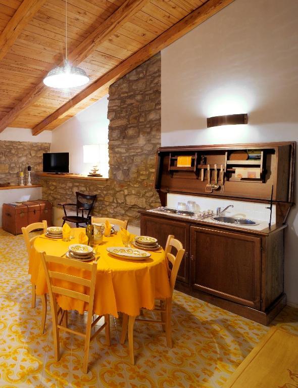 Apartament Residenza Matarazzo E Le Sue Soffitte Castellabate Pokój zdjęcie