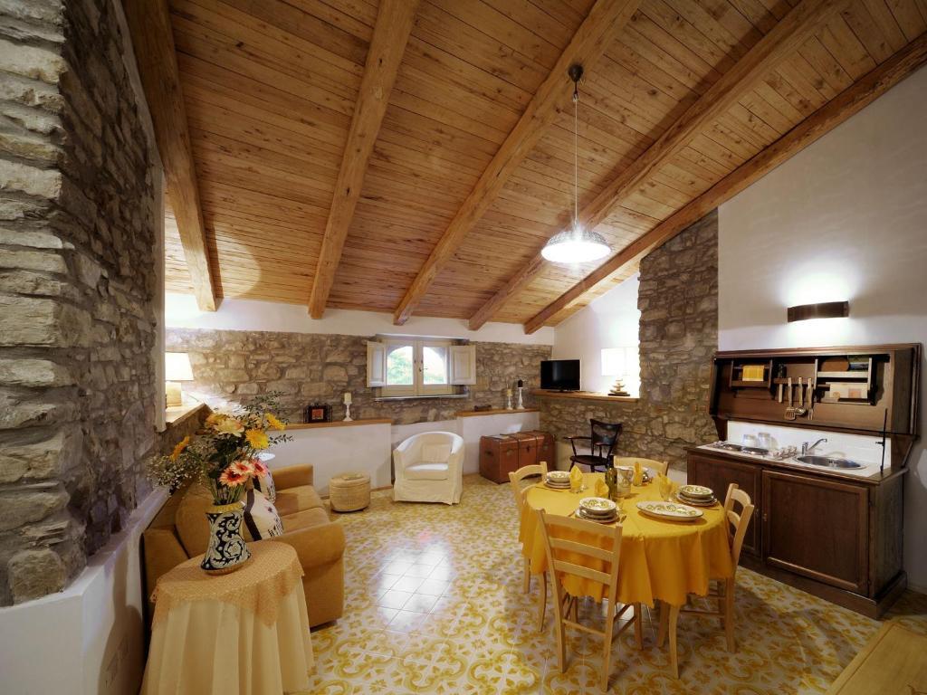Apartament Residenza Matarazzo E Le Sue Soffitte Castellabate Pokój zdjęcie